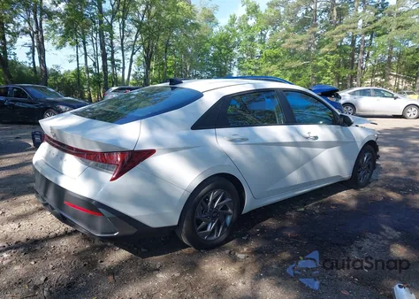 2024 Hyundai Elantra Sel z USA, uszkodzony, nr VIN KMHLM4DG0RU685649